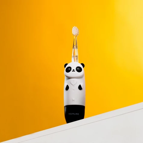Электрическая звуковая зубная щетка Revyline RL 025 Panda, черная
